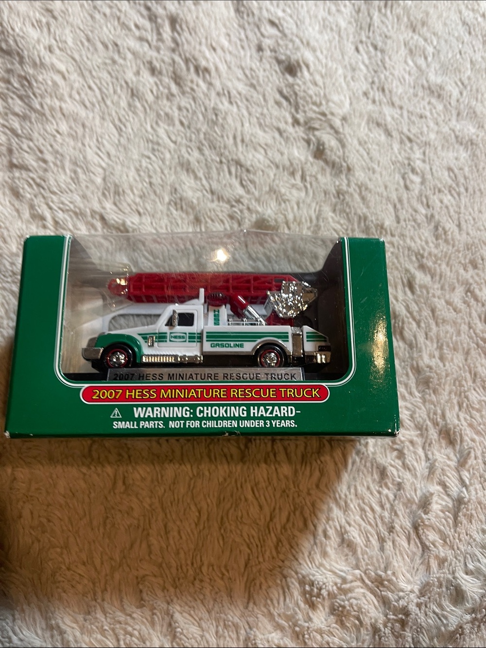 2007 Miniature hess  Rescue Truck - White and Green with Red Ladder